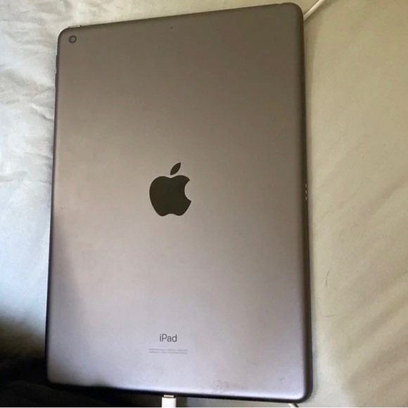 iPad pro 7th generation - Picture 3 of 3